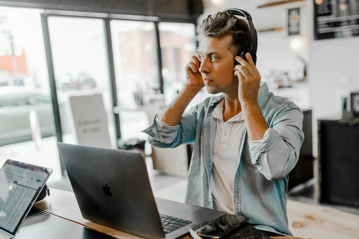 Améliorer sa stratégie de marketing avec le roll-up : l&rsquo;outil efficace pour une visibilité maximale