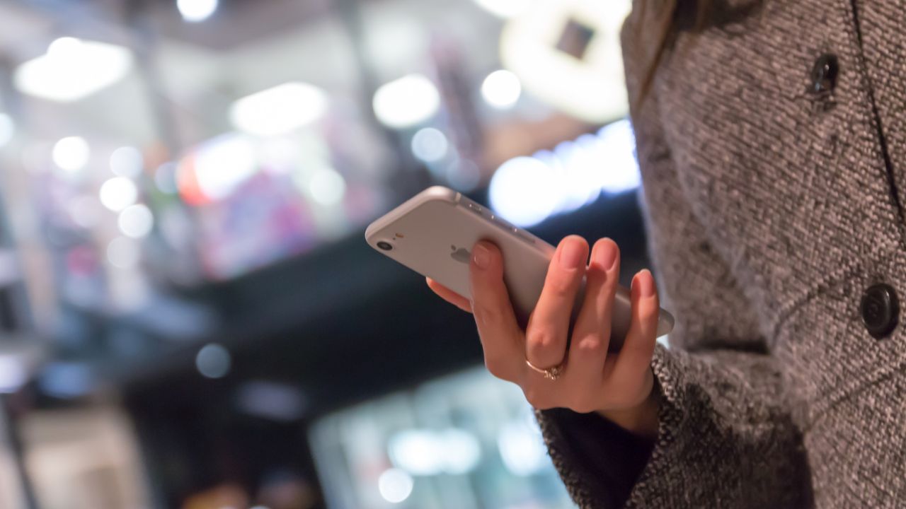 Comment faire pour réinitialiser les haut-parleurs de l&rsquo;iPhone ?