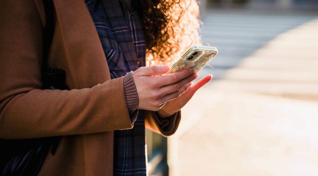 Peut-on utiliser une carte SIM internationale dans un téléphone français sans débloquer ?