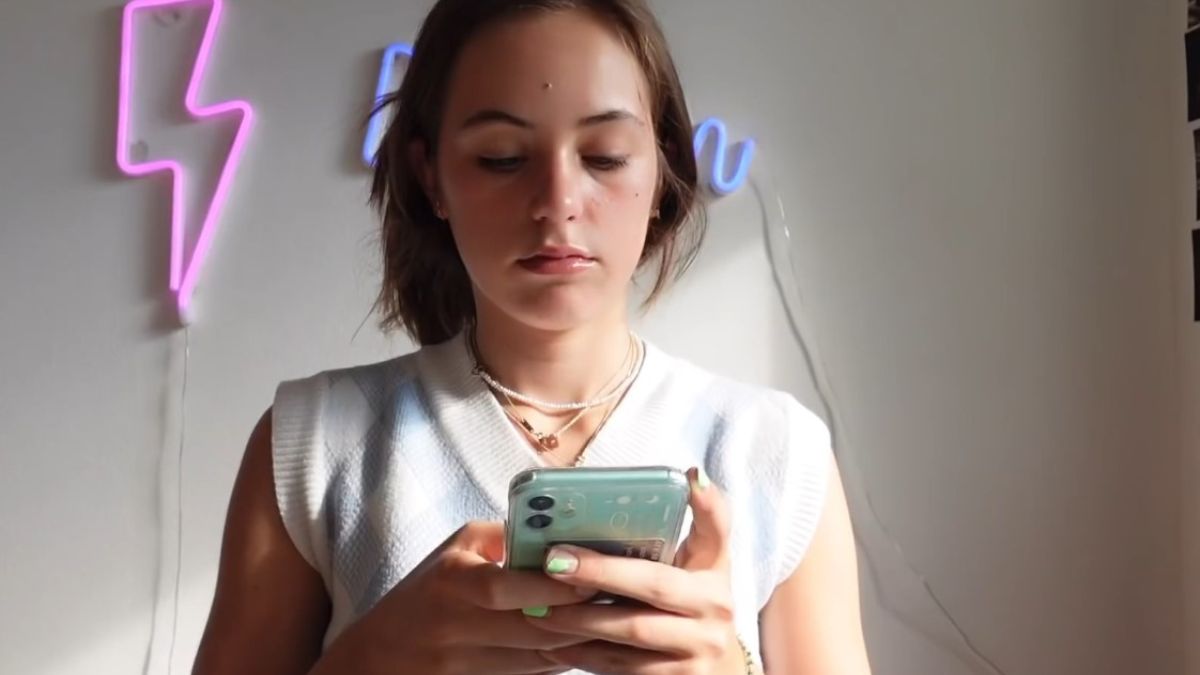 Pourquoi consulter son smartphone après minuit perturberait réellement votre sommeil selon une nouvelle étude ?