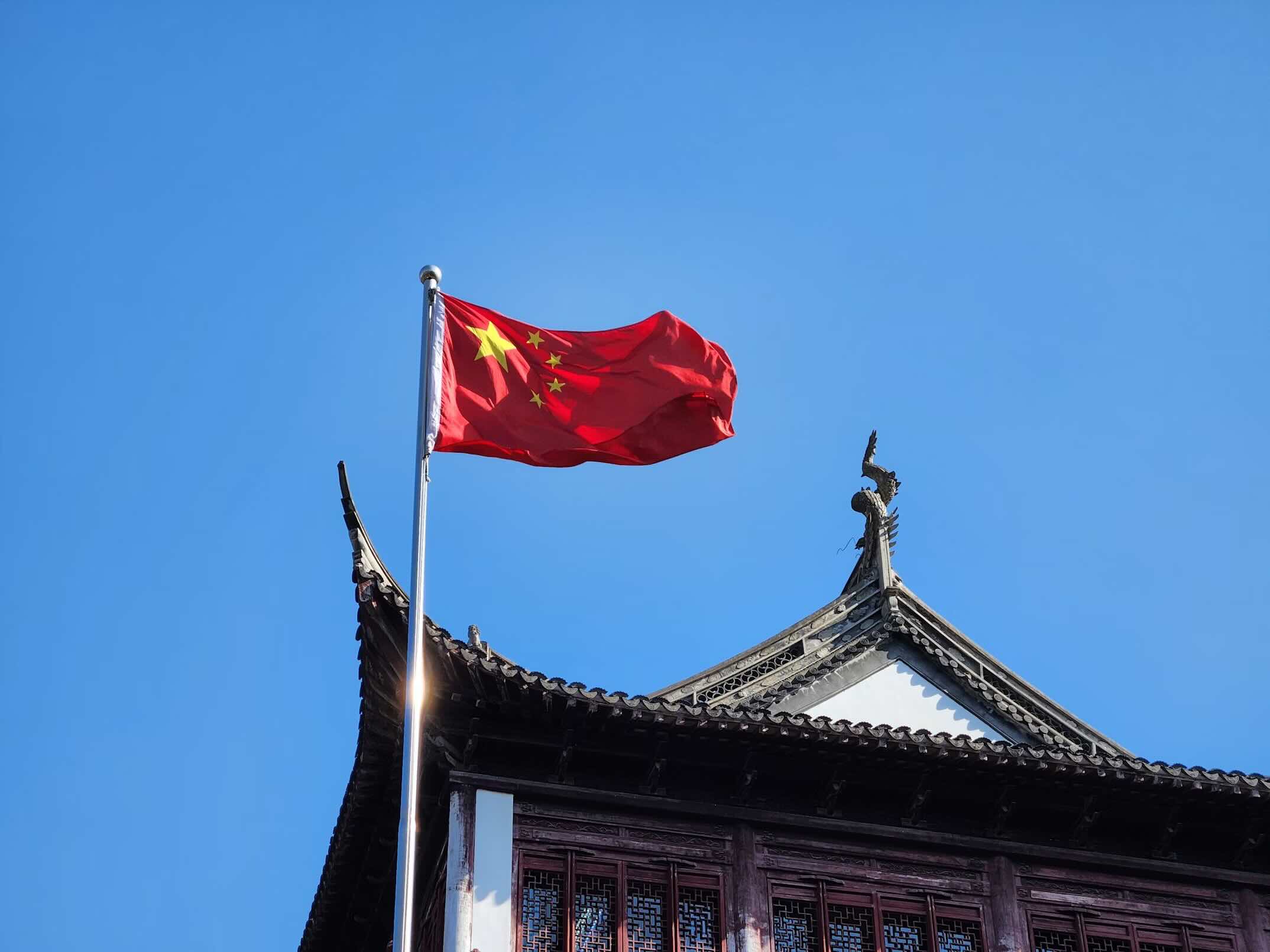 Pénurie de puces mémoires : impact sur les stocks de smartphones chinois en 2026