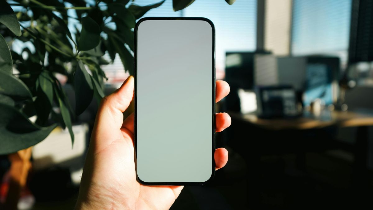 Pourquoi Apple devrait s’inspirer de Samsung pour son iPhone 18 ?