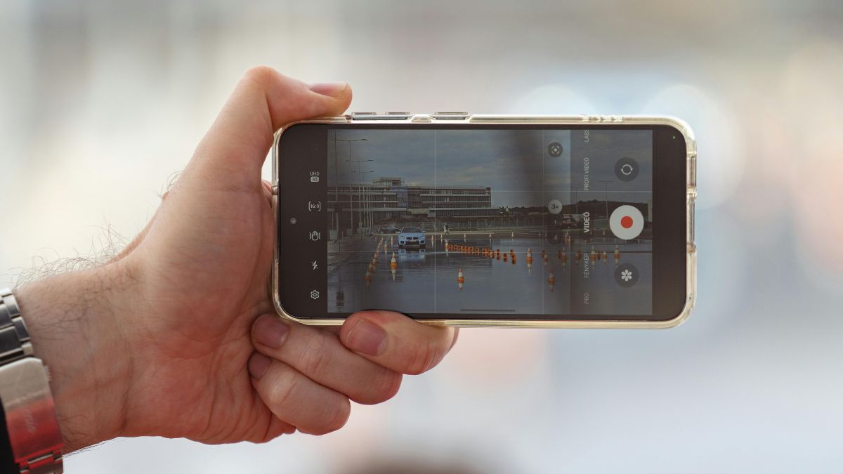 Quel smartphone choisir pour filmer en 4K de nuit sans stabilisateur externe ?